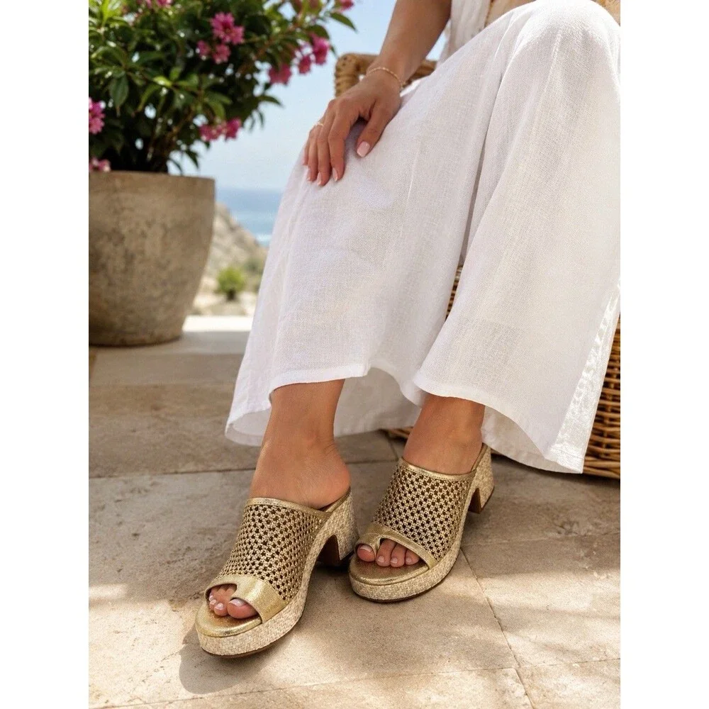 Baretraps Womens Size 7 Gold Metallic Platform Sandals Woven Boho 3” Heel